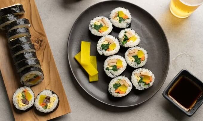 Happy Home Baking: culinary experiment: tuna mayo kimbap