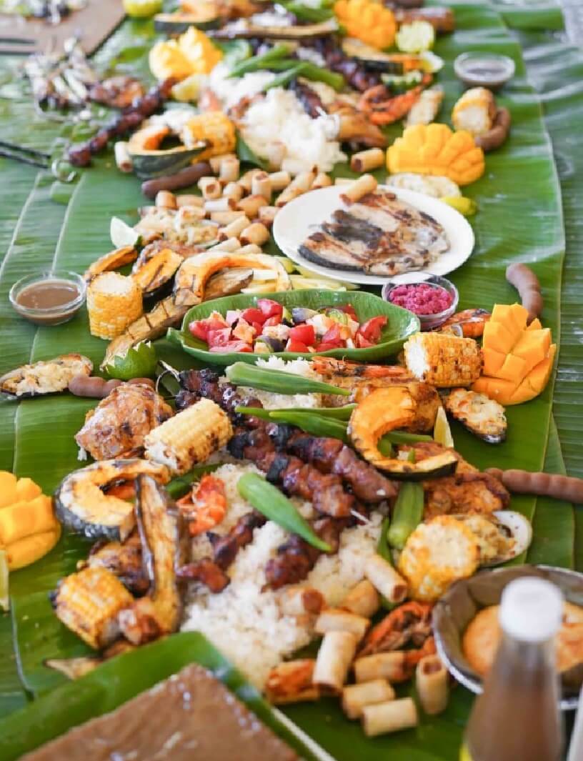 What is a Filipino Boodle Fight? (Kamayan Feast)